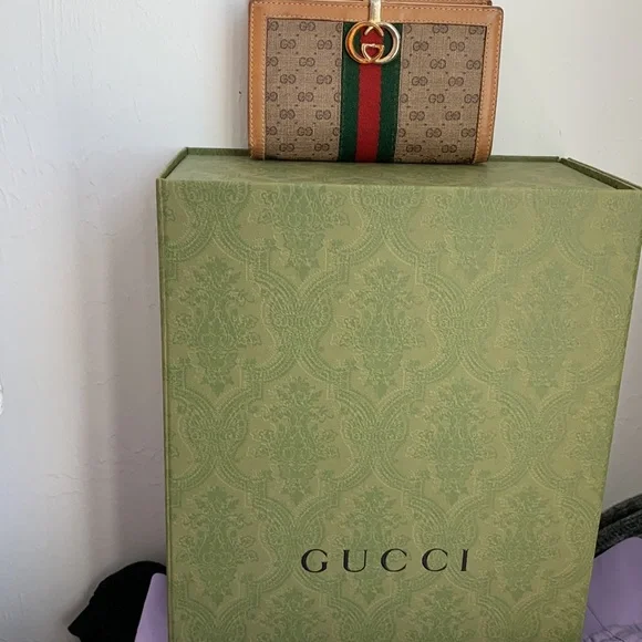 Authentic Vintage Gucci Sherry line compact wallet (approx: H 4x 2.5 x W 5โ) - Picture 9 of 9